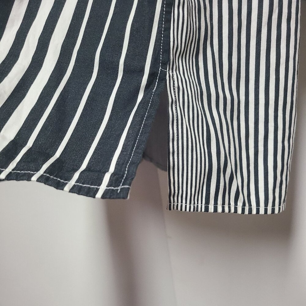 Black and white stripe button-up blouse - Picture 6 of 6